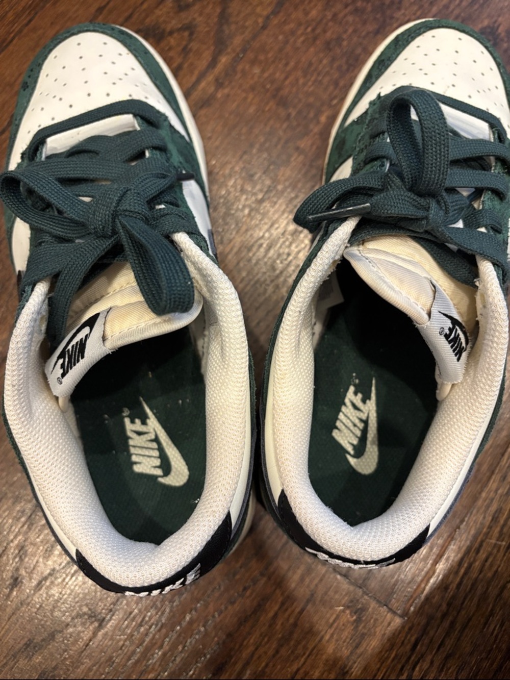 Women’s Nike Dunk Low Green White Black - Picture 6 of 10